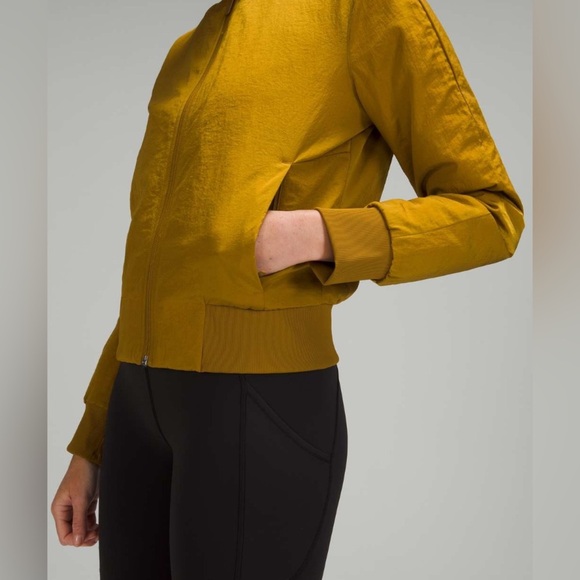 LULULEMON Nonstop Bomber Jacket Reversible in Gold Spice Size 4 - Picture 4 of 14